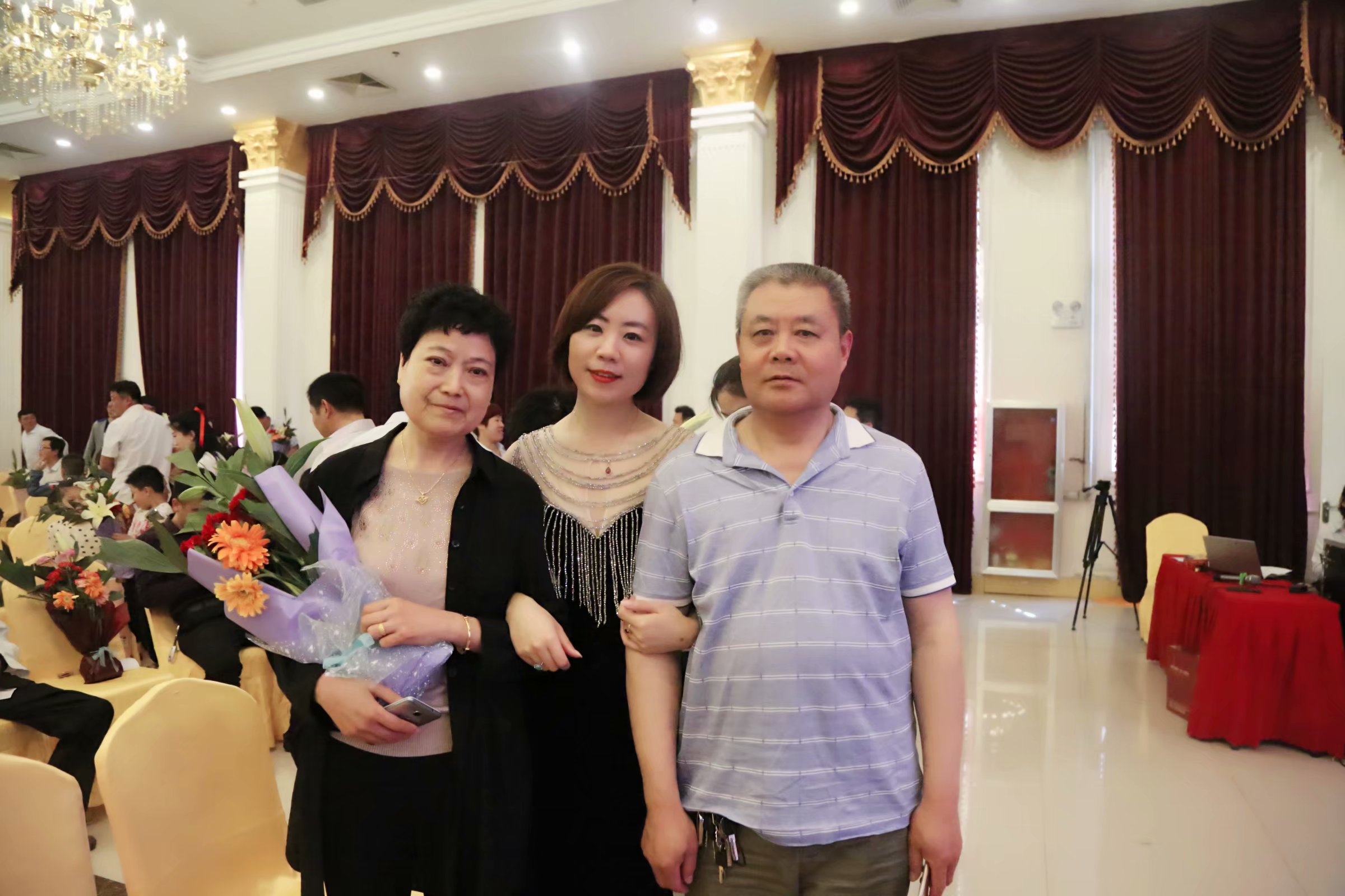 3付欣欣家庭 付欣欣带父母参加公司主办的“母亲节感恩”活动.jpg
