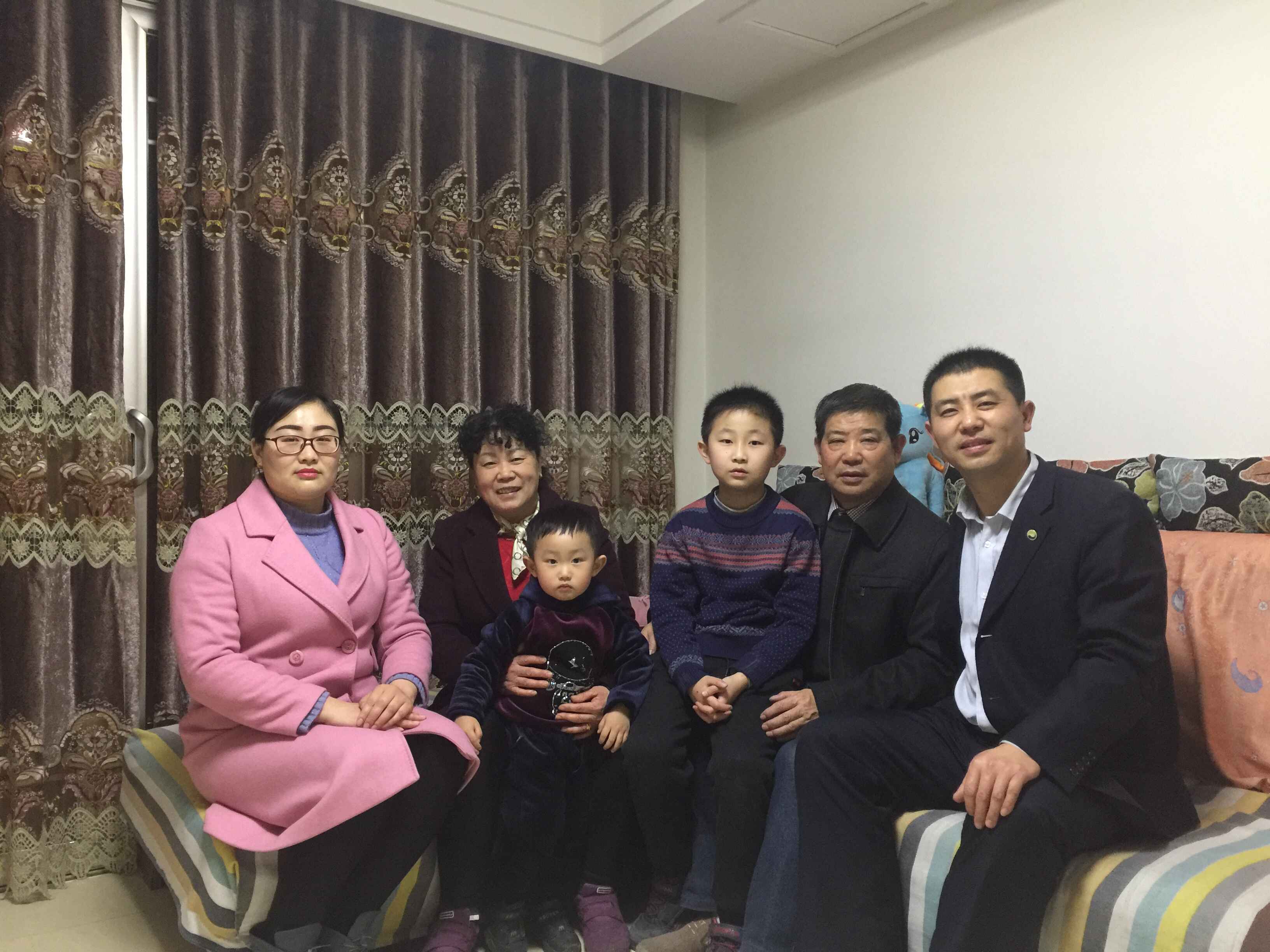 家和万事兴.jpg